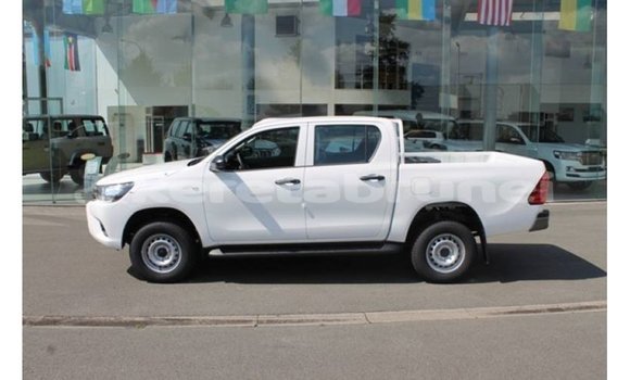 Buy Import Toyota Hilux White Car in Import - Dubai in Belait Buy Import Toyota Hilux White Car in Import - Dubai in Belait