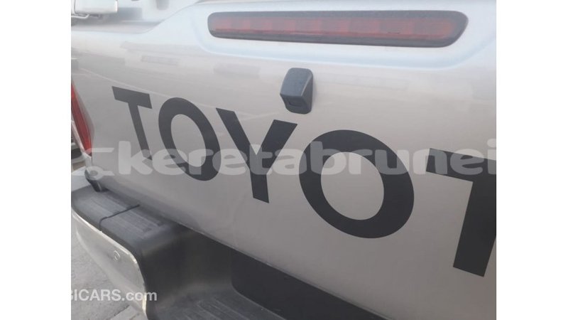 Big with watermark toyota hilux belait import dubai 2678