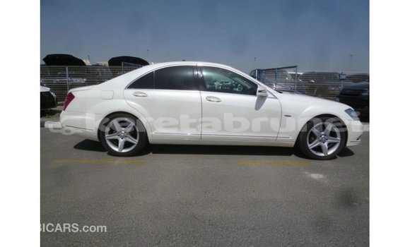 Buy Import Mercedes-Benz 190 White Car in Import - Dubai in Belait Buy Import Mercedes-Benz 190 White Car in Import - Dubai in Belait