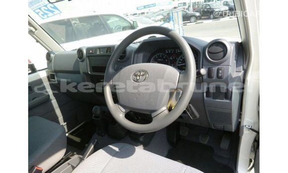 Buy Import Toyota Land Cruiser White Car in Import - Dubai in Belait Buy Import Toyota Land Cruiser White Car in Import - Dubai in Belait