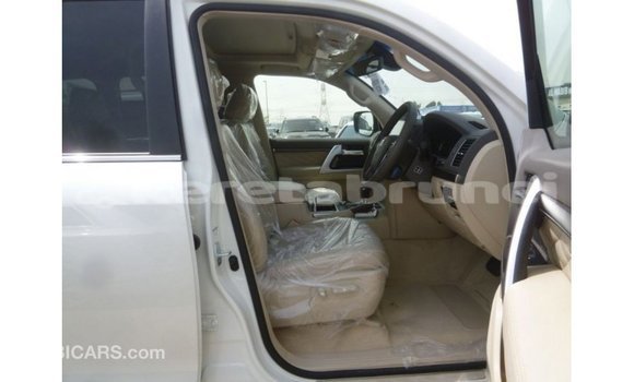 Buy Import Toyota Land Cruiser White Car in Import - Dubai in Belait Buy Import Toyota Land Cruiser White Car in Import - Dubai in Belait