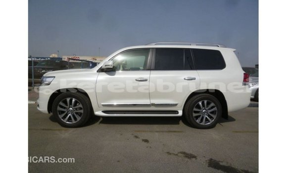 Buy Import Toyota Land Cruiser White Car in Import - Dubai in Belait Buy Import Toyota Land Cruiser White Car in Import - Dubai in Belait