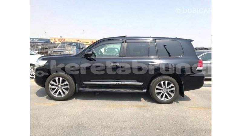 Big with watermark toyota land cruiser belait import dubai 2714