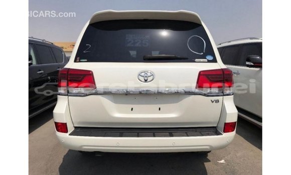Buy Import Toyota Land Cruiser White Car in Import - Dubai in Belait Buy Import Toyota Land Cruiser White Car in Import - Dubai in Belait