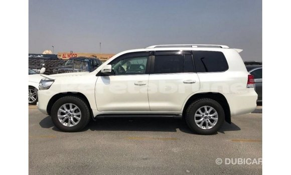 Buy Import Toyota Land Cruiser White Car in Import - Dubai in Belait Buy Import Toyota Land Cruiser White Car in Import - Dubai in Belait