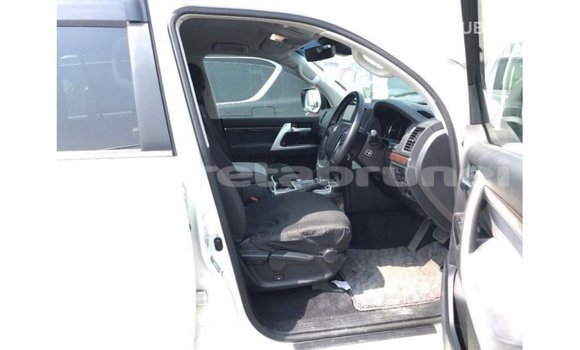 Buy Import Toyota Land Cruiser White Car in Import - Dubai in Belait Buy Import Toyota Land Cruiser White Car in Import - Dubai in Belait