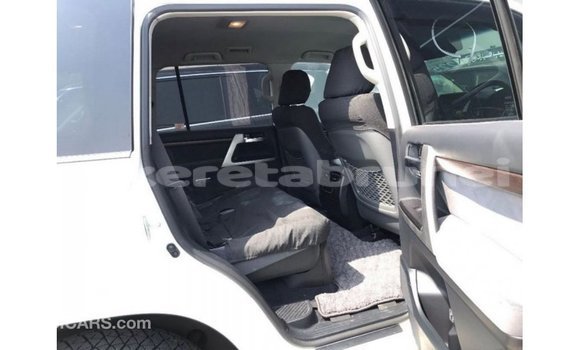 Buy Import Toyota Land Cruiser White Car in Import - Dubai in Belait Buy Import Toyota Land Cruiser White Car in Import - Dubai in Belait