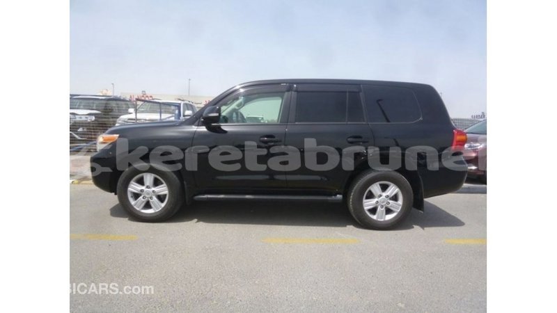 Big with watermark toyota land cruiser belait import dubai 2718