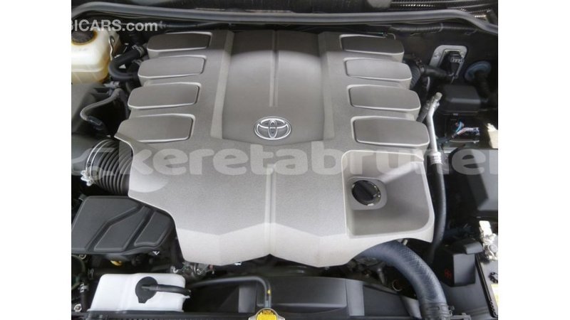 Big with watermark toyota land cruiser belait import dubai 2718