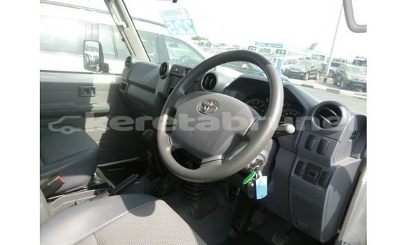 Buy Import Toyota Land Cruiser White Car in Import - Dubai in Belait Buy Import Toyota Land Cruiser White Car in Import - Dubai in Belait