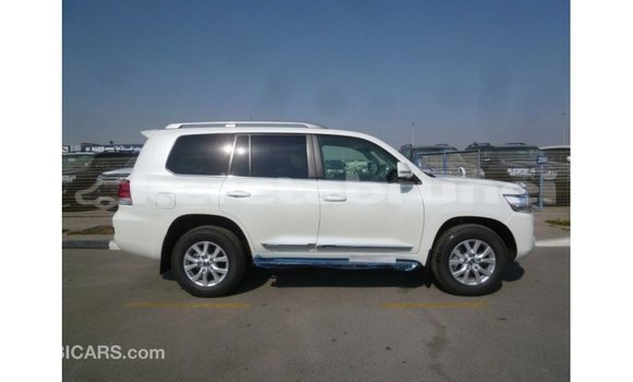 Buy Import Toyota Land Cruiser White Car in Import - Dubai in Belait Buy Import Toyota Land Cruiser White Car in Import - Dubai in Belait