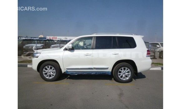 Buy Import Toyota Land Cruiser White Car in Import - Dubai in Belait Buy Import Toyota Land Cruiser White Car in Import - Dubai in Belait