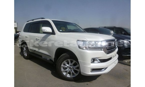 Buy Import Toyota Land Cruiser White Car in Import - Dubai in Belait Buy Import Toyota Land Cruiser White Car in Import - Dubai in Belait