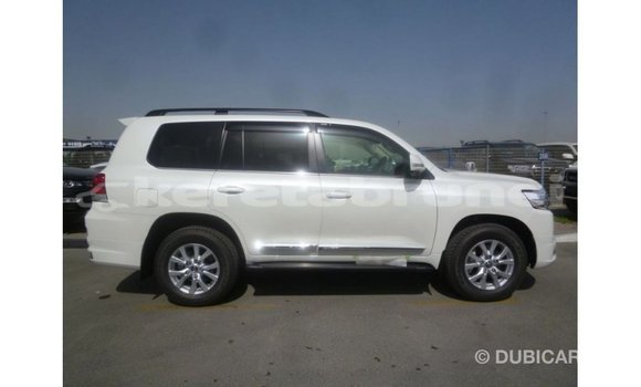 Buy Import Toyota Land Cruiser White Car in Import - Dubai in Belait Buy Import Toyota Land Cruiser White Car in Import - Dubai in Belait