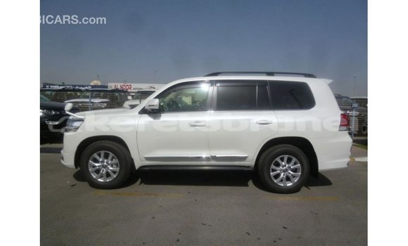 Buy Import Toyota Land Cruiser White Car in Import - Dubai in Belait Buy Import Toyota Land Cruiser White Car in Import - Dubai in Belait