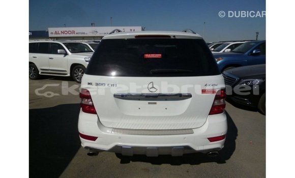 Buy Import Mercedes-Benz 190 White Car in Import - Dubai in Belait Buy Import Mercedes-Benz 190 White Car in Import - Dubai in Belait
