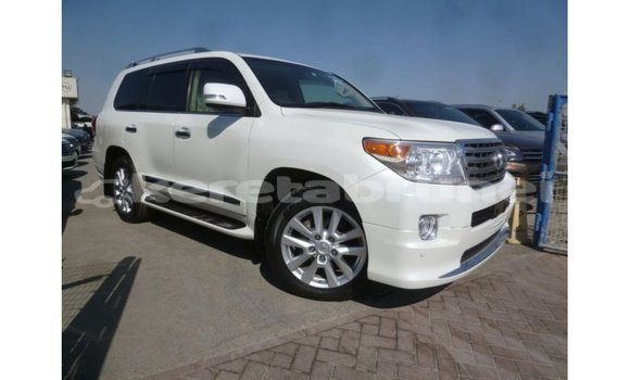 Buy Import Toyota Land Cruiser White Car in Import - Dubai in Belait Buy Import Toyota Land Cruiser White Car in Import - Dubai in Belait