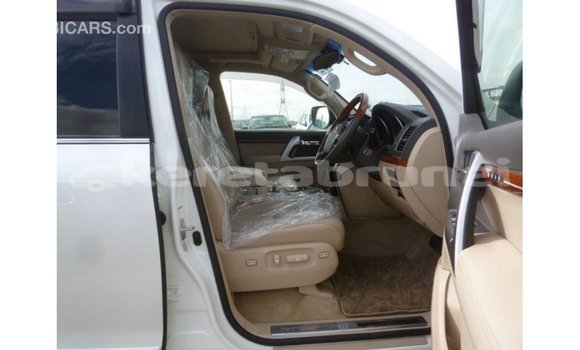 Buy Import Toyota Land Cruiser White Car in Import - Dubai in Belait Buy Import Toyota Land Cruiser White Car in Import - Dubai in Belait