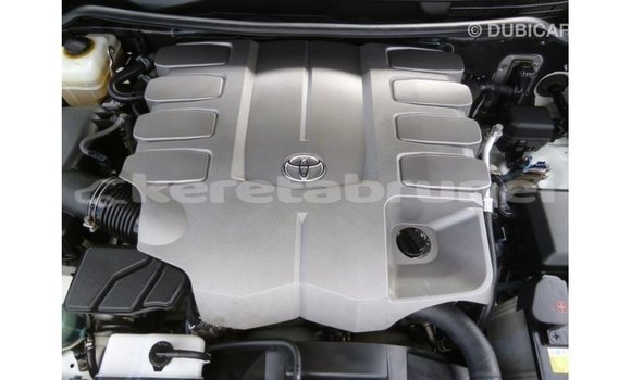 Buy Import Toyota Land Cruiser White Car in Import - Dubai in Belait Buy Import Toyota Land Cruiser White Car in Import - Dubai in Belait