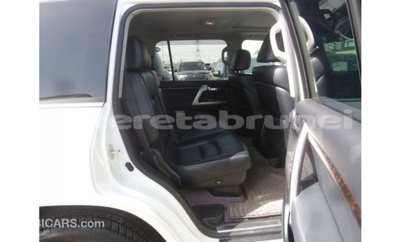 Buy Import Toyota Land Cruiser White Car in Import - Dubai in Belait Buy Import Toyota Land Cruiser White Car in Import - Dubai in Belait