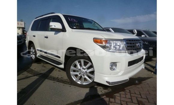 Buy Import Toyota Land Cruiser White Car in Import - Dubai in Belait Buy Import Toyota Land Cruiser White Car in Import - Dubai in Belait
