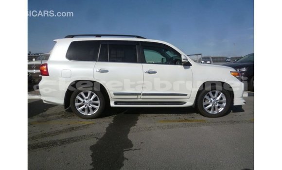 Buy Import Toyota Land Cruiser White Car in Import - Dubai in Belait Buy Import Toyota Land Cruiser White Car in Import - Dubai in Belait
