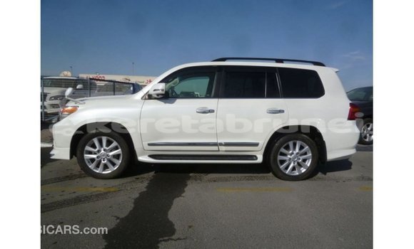 Buy Import Toyota Land Cruiser White Car in Import - Dubai in Belait Buy Import Toyota Land Cruiser White Car in Import - Dubai in Belait
