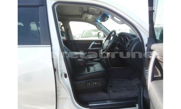 Buy Import Toyota Land Cruiser White Car in Import - Dubai in Belait Buy Import Toyota Land Cruiser White Car in Import - Dubai in Belait