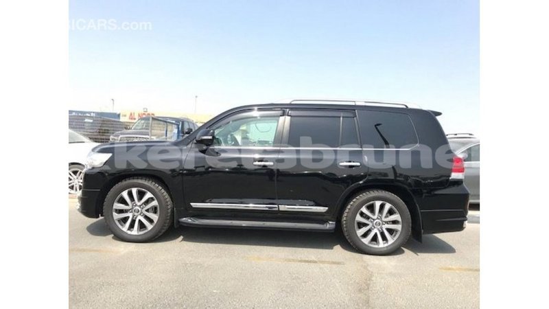 Big with watermark toyota land cruiser belait import dubai 2746