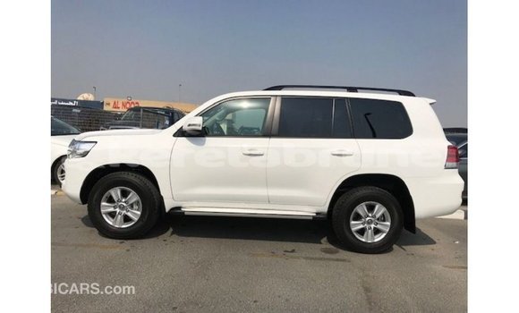 Buy Import Toyota Land Cruiser White Car in Import - Dubai in Belait Buy Import Toyota Land Cruiser White Car in Import - Dubai in Belait