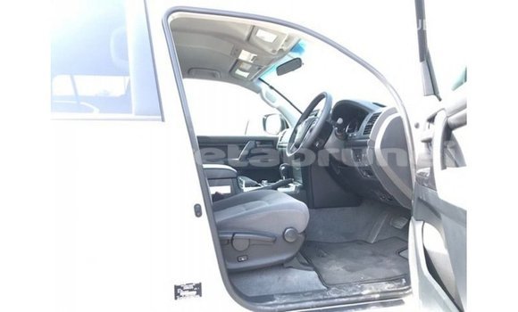 Buy Import Toyota Land Cruiser White Car in Import - Dubai in Belait Buy Import Toyota Land Cruiser White Car in Import - Dubai in Belait