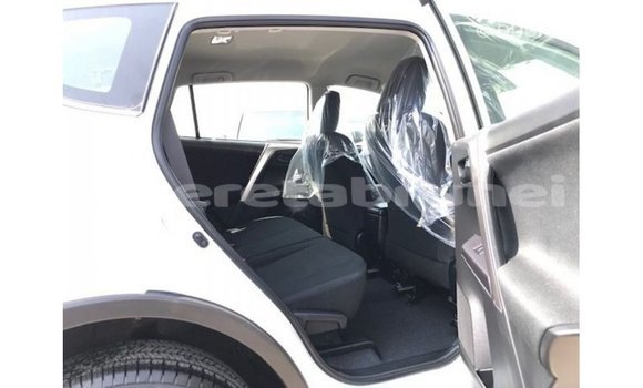 Buy Import Toyota HiAce White Truck in Import - Dubai in Belait Buy Import Toyota HiAce White Truck in Import - Dubai in Belait