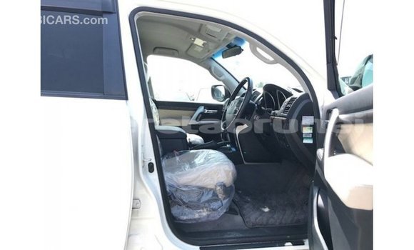 Buy Import Toyota Land Cruiser White Car in Import - Dubai in Belait Buy Import Toyota Land Cruiser White Car in Import - Dubai in Belait