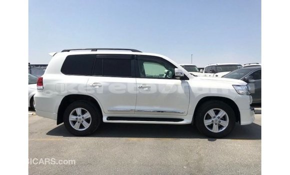 Buy Import Toyota Land Cruiser White Car in Import - Dubai in Belait Buy Import Toyota Land Cruiser White Car in Import - Dubai in Belait