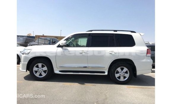 Buy Import Toyota Land Cruiser White Car in Import - Dubai in Belait Buy Import Toyota Land Cruiser White Car in Import - Dubai in Belait