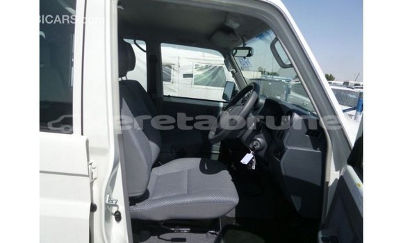 Buy Import Toyota Land Cruiser White Car in Import - Dubai in Belait Buy Import Toyota Land Cruiser White Car in Import - Dubai in Belait