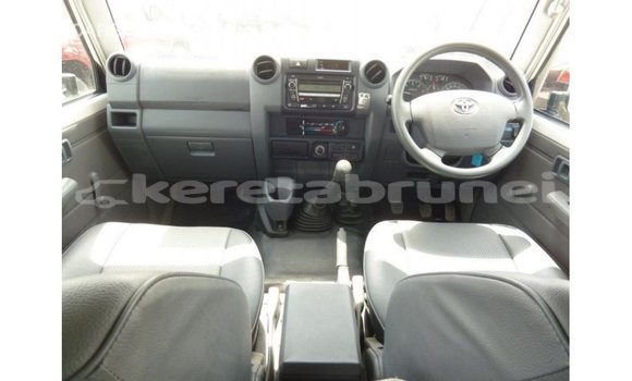 Buy Import Toyota Land Cruiser White Car in Import - Dubai in Belait Buy Import Toyota Land Cruiser White Car in Import - Dubai in Belait