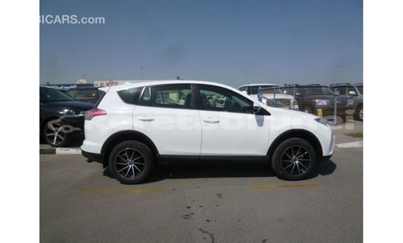 Buy Import Toyota HiAce White Truck in Import - Dubai in Belait Buy Import Toyota HiAce White Truck in Import - Dubai in Belait