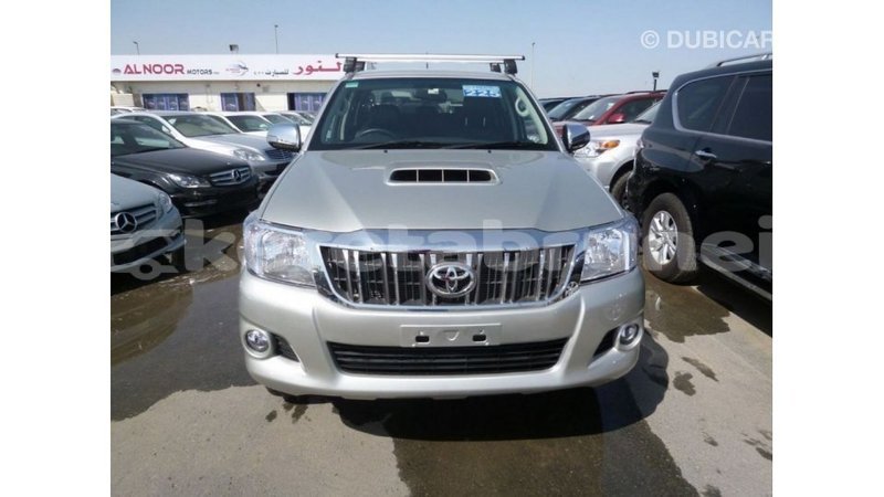 Big with watermark toyota hilux belait import dubai 2821