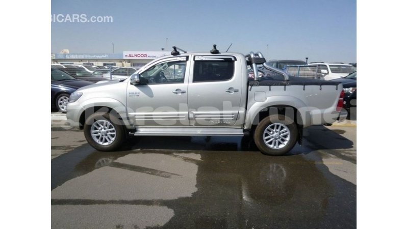 Big with watermark toyota hilux belait import dubai 2821