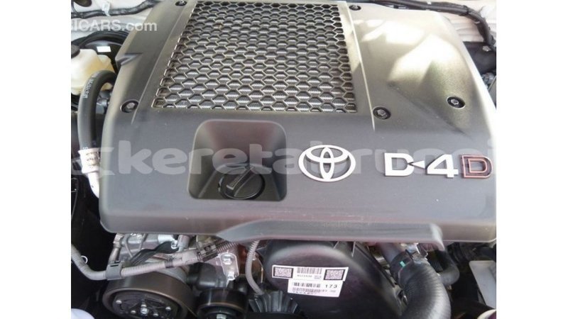 Big with watermark toyota hilux belait import dubai 2821