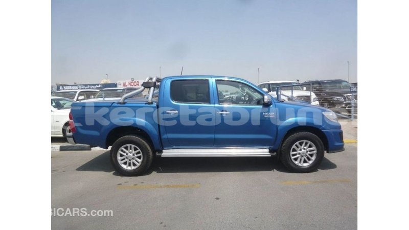 Big with watermark toyota hilux belait import dubai 2823