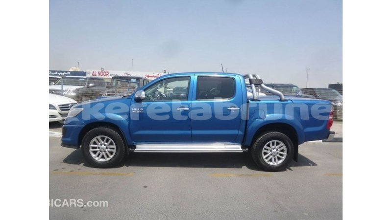 Big with watermark toyota hilux belait import dubai 2823