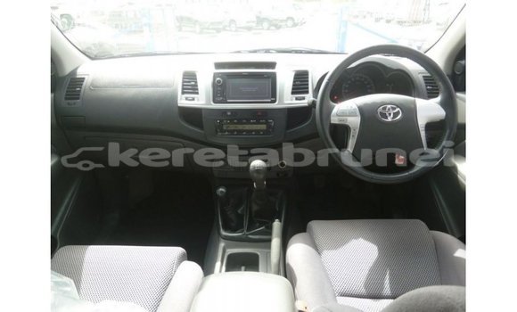 Buy Import Toyota Hilux White Car in Import - Dubai in Belait Buy Import Toyota Hilux White Car in Import - Dubai in Belait
