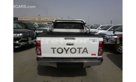 Buy Import Toyota Hilux White Car in Import - Dubai in Belait Buy Import Toyota Hilux White Car in Import - Dubai in Belait