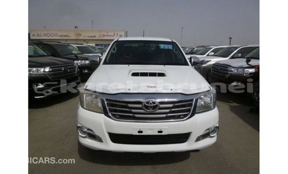 Buy Import Toyota Hilux White Car in Import - Dubai in Belait Buy Import Toyota Hilux White Car in Import - Dubai in Belait