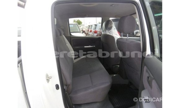 Buy Import Toyota Hilux White Car in Import - Dubai in Belait Buy Import Toyota Hilux White Car in Import - Dubai in Belait