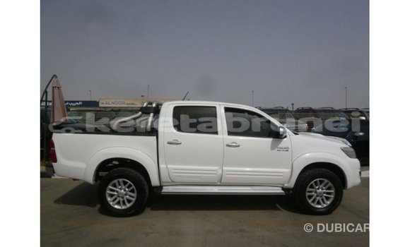Buy Import Toyota Hilux White Car in Import - Dubai in Belait Buy Import Toyota Hilux White Car in Import - Dubai in Belait
