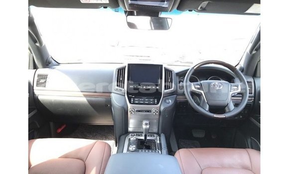 Buy Import Toyota Land Cruiser White Car in Import - Dubai in Belait Buy Import Toyota Land Cruiser White Car in Import - Dubai in Belait