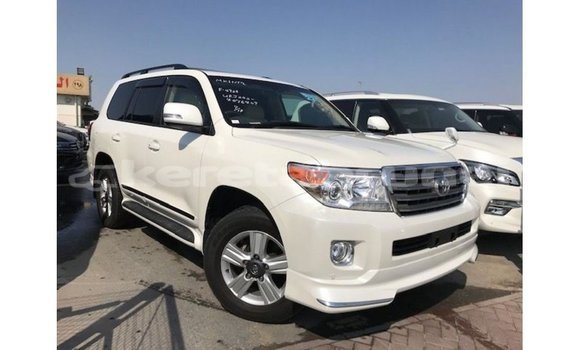Buy Import Toyota Land Cruiser White Car in Import - Dubai in Belait Buy Import Toyota Land Cruiser White Car in Import - Dubai in Belait